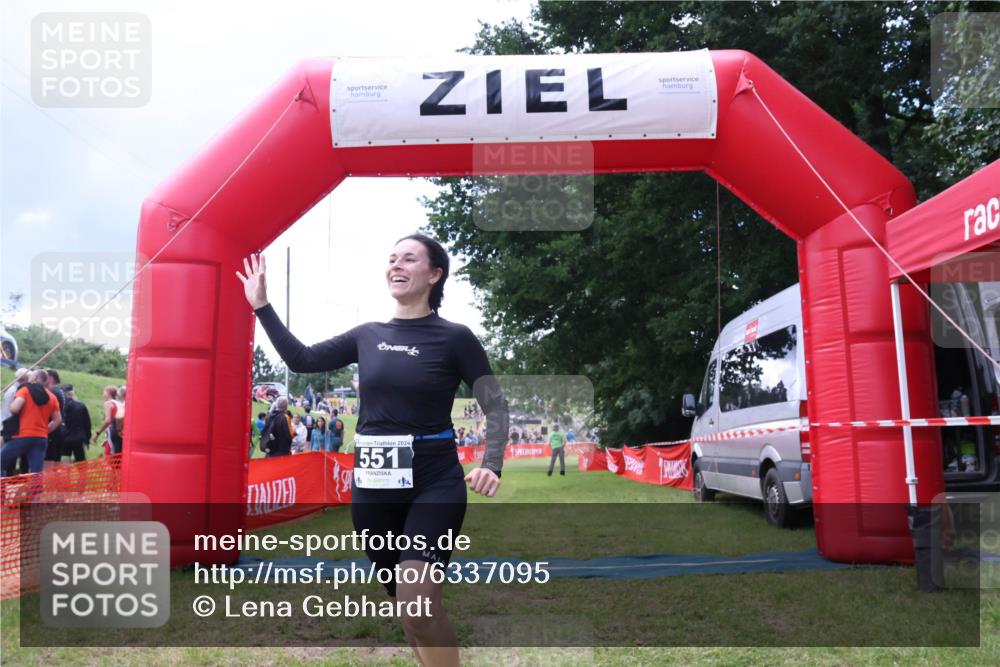 16.06.2024 - 26. Vierlanden-Triathlon Lena Gebhardt http://msf.ph/oto/6337095 16.06.2024 13:04:39 Ziel 551 meine-sportfotos.de