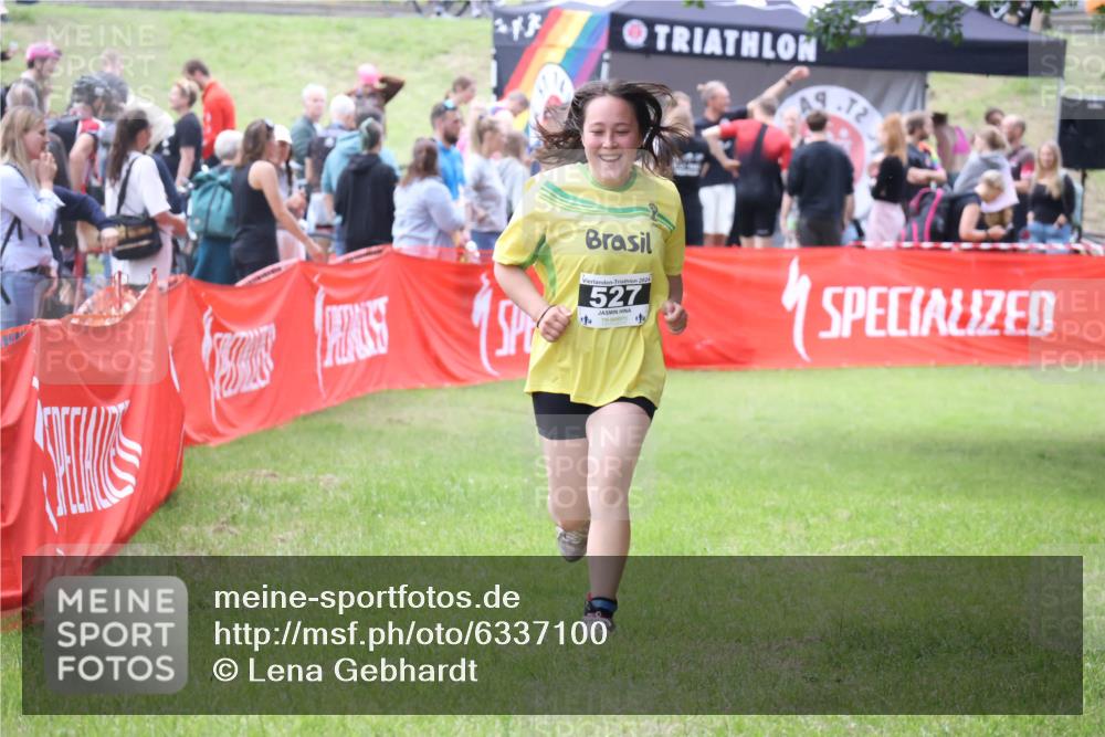 16.06.2024 - 26. Vierlanden-Triathlon Lena Gebhardt http://msf.ph/oto/6337100 16.06.2024 13:04:54 Ziel 527 meine-sportfotos.de