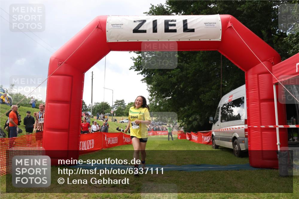 16.06.2024 - 26. Vierlanden-Triathlon Lena Gebhardt http://msf.ph/oto/6337111 16.06.2024 13:04:59 Ziel 527 meine-sportfotos.de