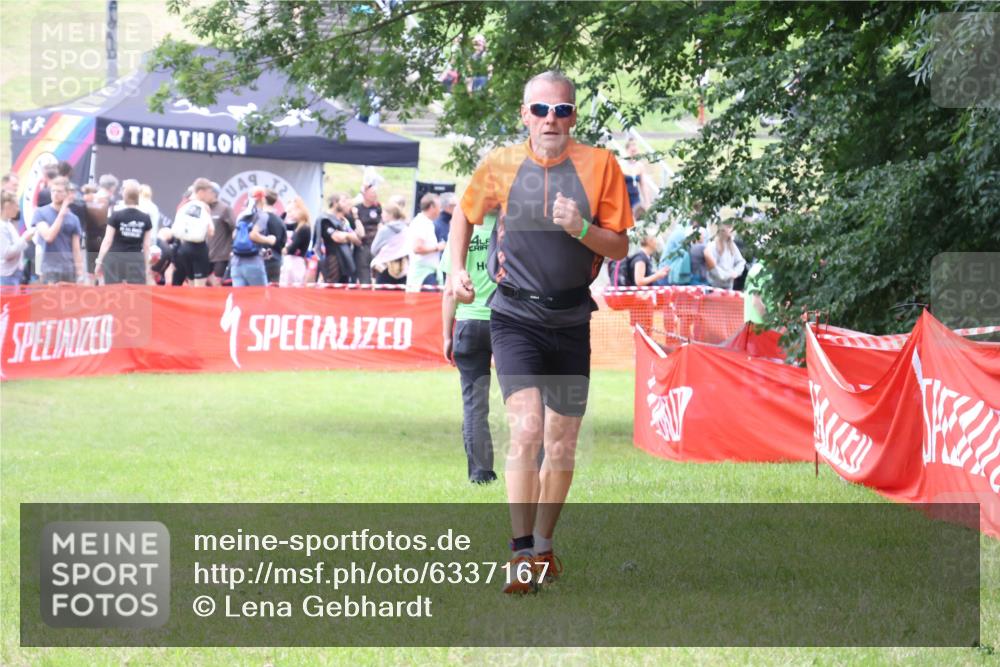 16.06.2024 - 26. Vierlanden-Triathlon Lena Gebhardt http://msf.ph/oto/6337167 16.06.2024 13:07:01 Ziel  meine-sportfotos.de