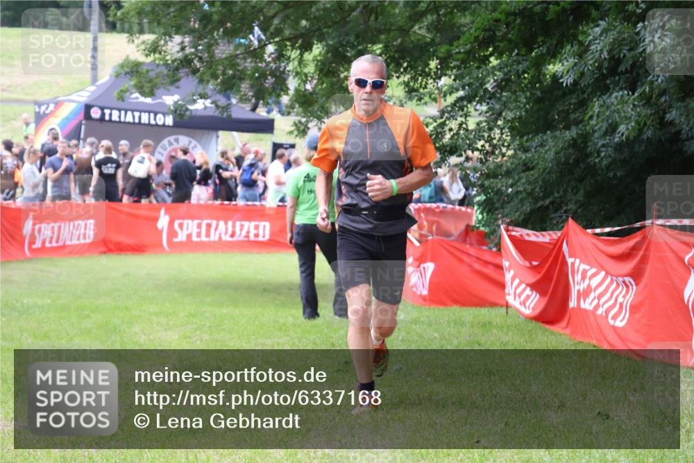 16.06.2024 - 26. Vierlanden-Triathlon Lena Gebhardt http://msf.ph/oto/6337168 16.06.2024 13:07:02 Ziel  meine-sportfotos.de