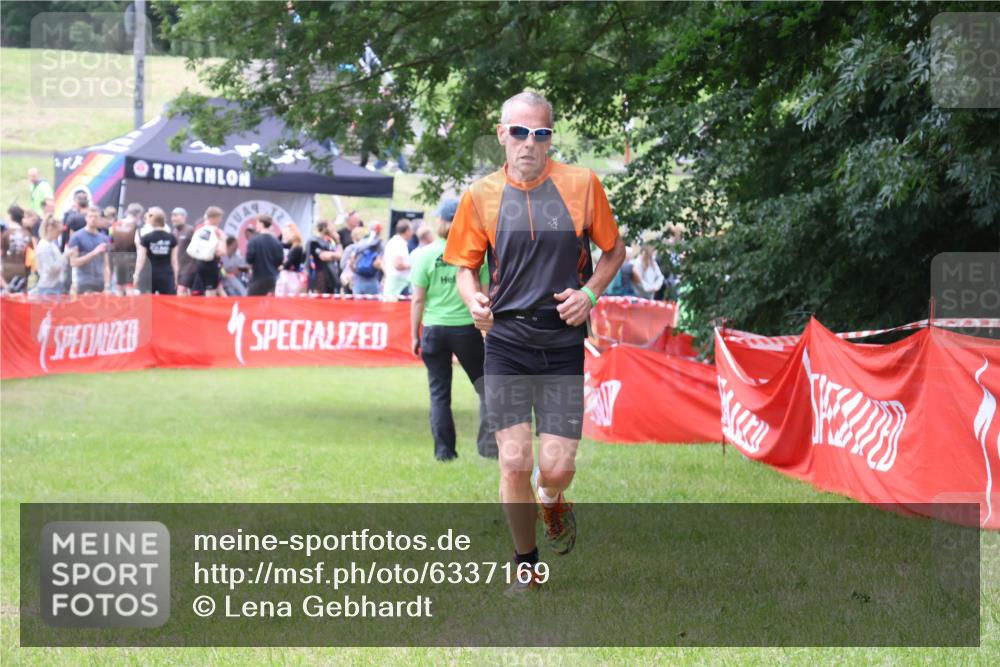 16.06.2024 - 26. Vierlanden-Triathlon Lena Gebhardt http://msf.ph/oto/6337169 16.06.2024 13:07:02 Ziel  meine-sportfotos.de