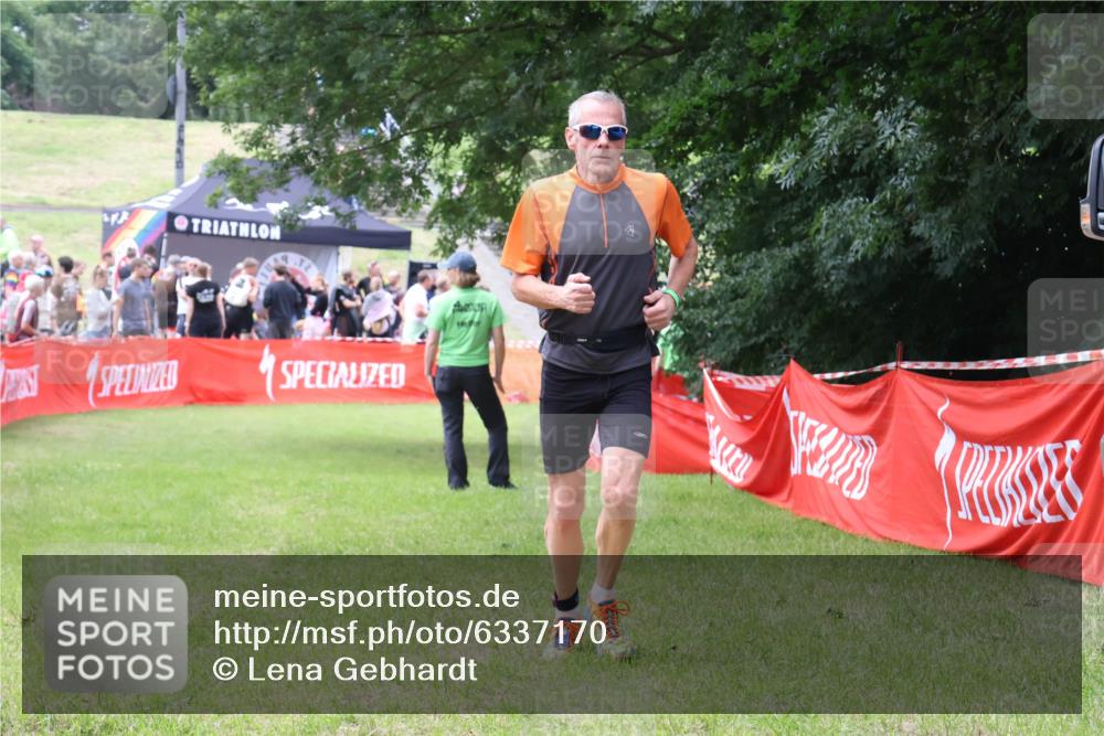 16.06.2024 - 26. Vierlanden-Triathlon Lena Gebhardt http://msf.ph/oto/6337170 16.06.2024 13:07:03 Ziel  meine-sportfotos.de