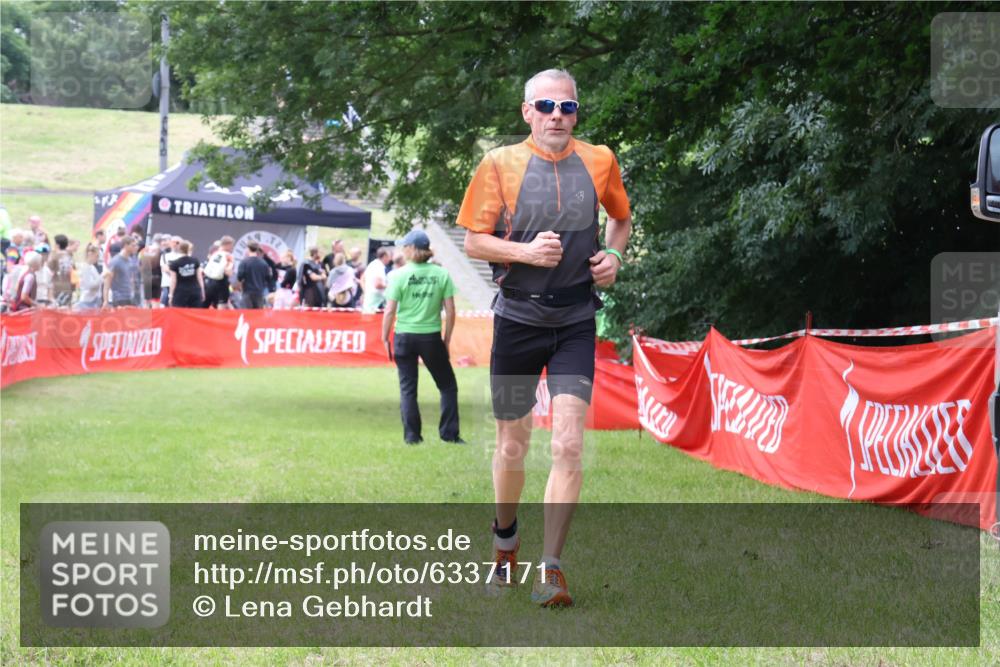 16.06.2024 - 26. Vierlanden-Triathlon Lena Gebhardt http://msf.ph/oto/6337171 16.06.2024 13:07:03 Ziel  meine-sportfotos.de