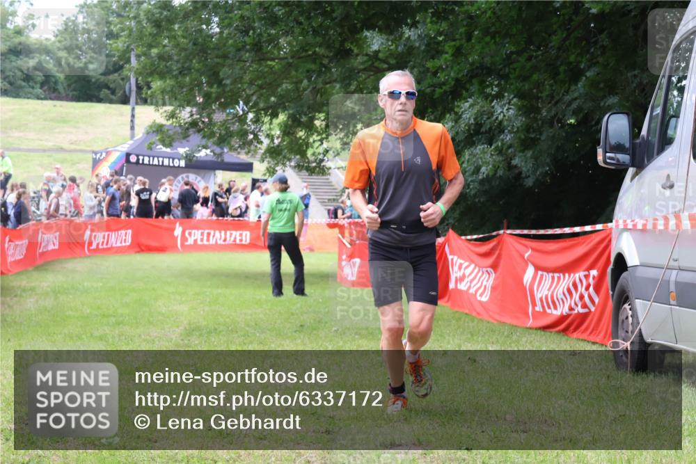 16.06.2024 - 26. Vierlanden-Triathlon Lena Gebhardt http://msf.ph/oto/6337172 16.06.2024 13:07:04 Ziel  meine-sportfotos.de