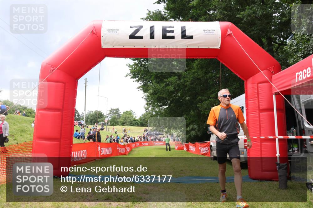 16.06.2024 - 26. Vierlanden-Triathlon Lena Gebhardt http://msf.ph/oto/6337177 16.06.2024 13:07:07 Ziel  meine-sportfotos.de
