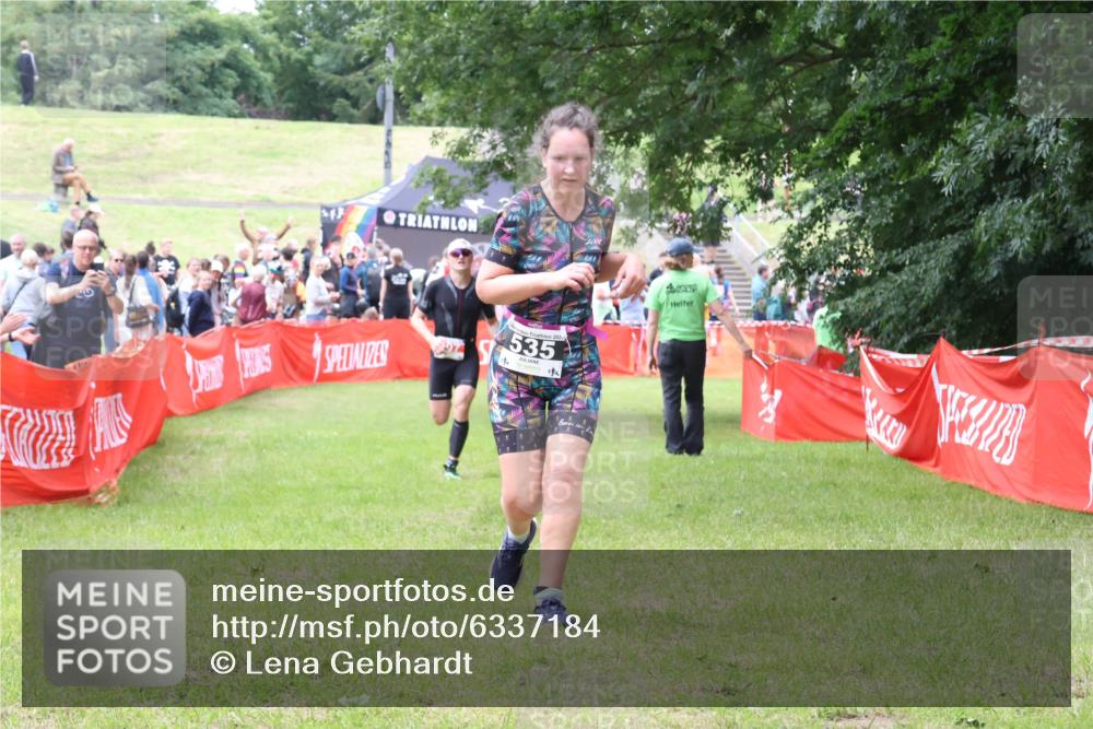 16.06.2024 - 26. Vierlanden-Triathlon Lena Gebhardt http://msf.ph/oto/6337184 16.06.2024 13:08:06 Ziel 107, 535 meine-sportfotos.de