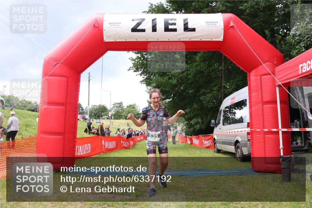 16.06.2024 - 26. Vierlanden-Triathlon Lena Gebhardt http://msf.ph/oto/6337192 16.06.2024 13:08:09 Ziel 107, 535 meine-sportfotos.de
