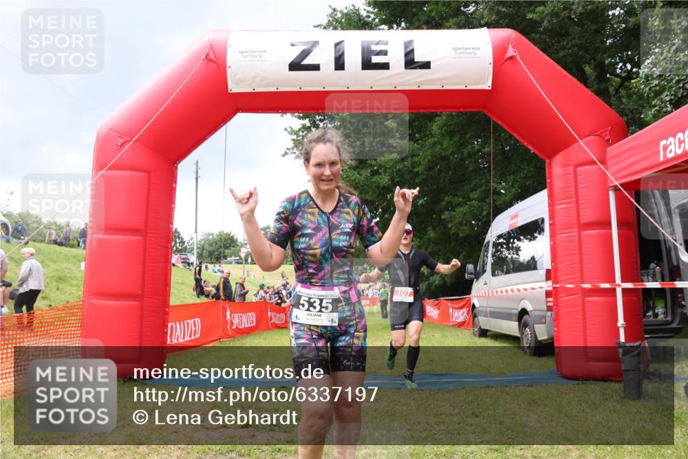16.06.2024 - 26. Vierlanden-Triathlon Lena Gebhardt http://msf.ph/oto/6337197 16.06.2024 13:08:11 Ziel 107, 535 meine-sportfotos.de