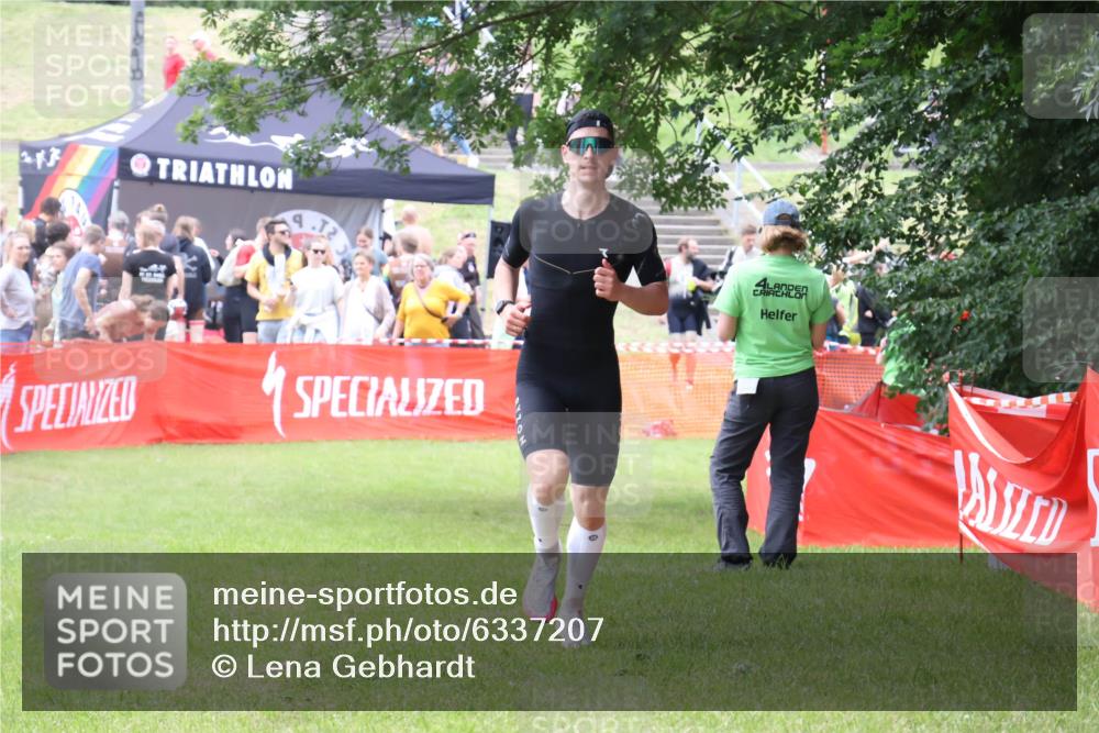 16.06.2024 - 26. Vierlanden-Triathlon Lena Gebhardt http://msf.ph/oto/6337207 16.06.2024 13:08:55 Ziel 62 meine-sportfotos.de
