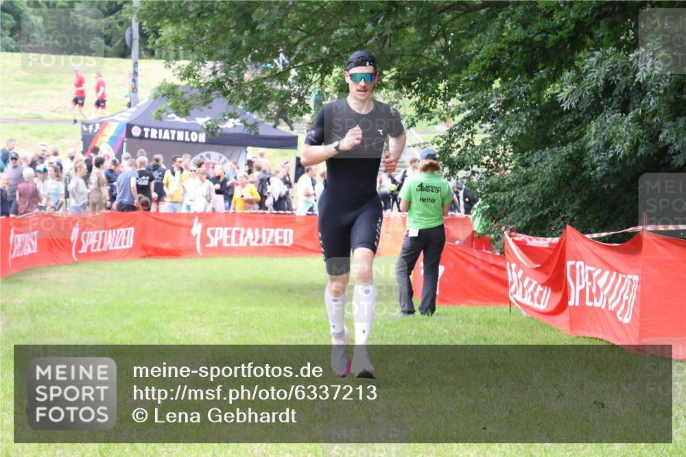 16.06.2024 - 26. Vierlanden-Triathlon Lena Gebhardt http://msf.ph/oto/6337213 16.06.2024 13:08:56 Ziel 62 meine-sportfotos.de