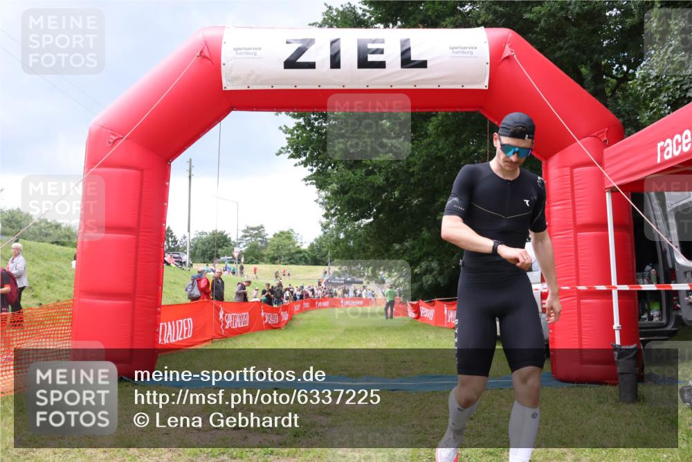 16.06.2024 - 26. Vierlanden-Triathlon Lena Gebhardt http://msf.ph/oto/6337225 16.06.2024 13:09:00 Ziel 62 meine-sportfotos.de