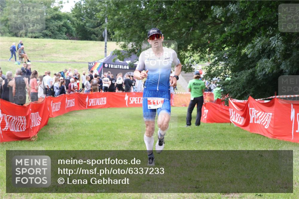 16.06.2024 - 26. Vierlanden-Triathlon Lena Gebhardt http://msf.ph/oto/6337233 16.06.2024 13:09:44 Ziel 116 meine-sportfotos.de