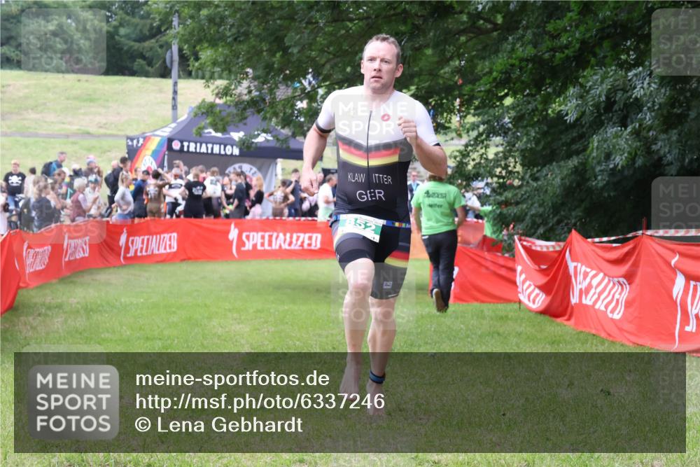 16.06.2024 - 26. Vierlanden-Triathlon Lena Gebhardt http://msf.ph/oto/6337246 16.06.2024 13:10:32 Ziel 852 meine-sportfotos.de