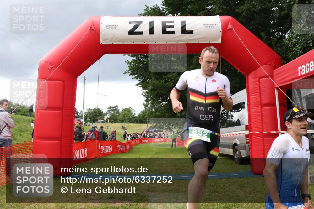 16.06.2024 - 26. Vierlanden-Triathlon Lena Gebhardt http://msf.ph/oto/6337252 16.06.2024 13:10:35 Ziel 852 meine-sportfotos.de