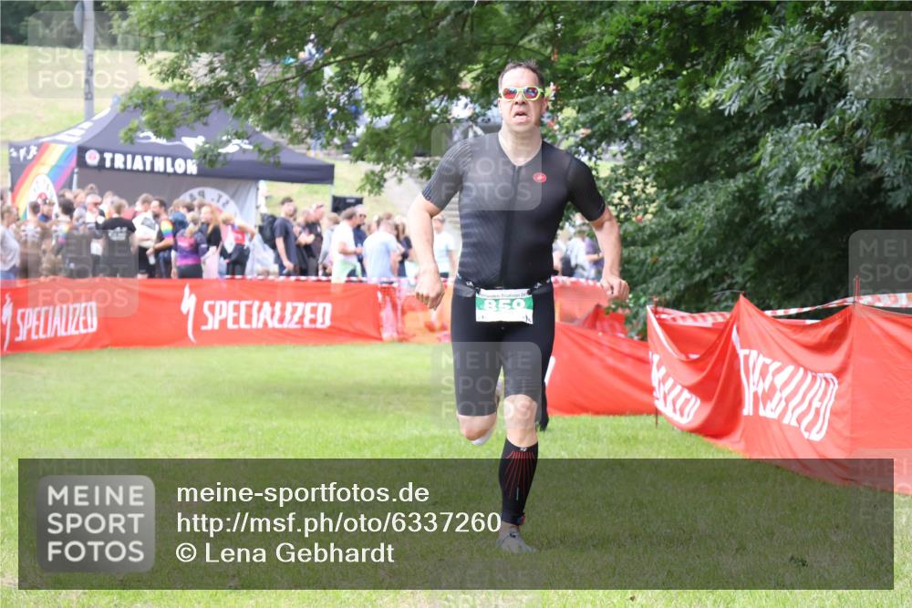 16.06.2024 - 26. Vierlanden-Triathlon Lena Gebhardt http://msf.ph/oto/6337260 16.06.2024 13:11:26 Ziel 850 meine-sportfotos.de