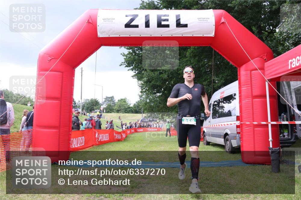 16.06.2024 - 26. Vierlanden-Triathlon Lena Gebhardt http://msf.ph/oto/6337270 16.06.2024 13:11:29 Ziel 850 meine-sportfotos.de