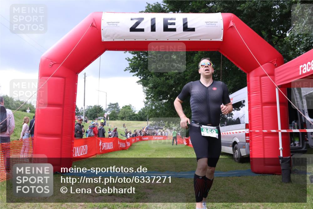 16.06.2024 - 26. Vierlanden-Triathlon Lena Gebhardt http://msf.ph/oto/6337271 16.06.2024 13:11:30 Ziel 850 meine-sportfotos.de