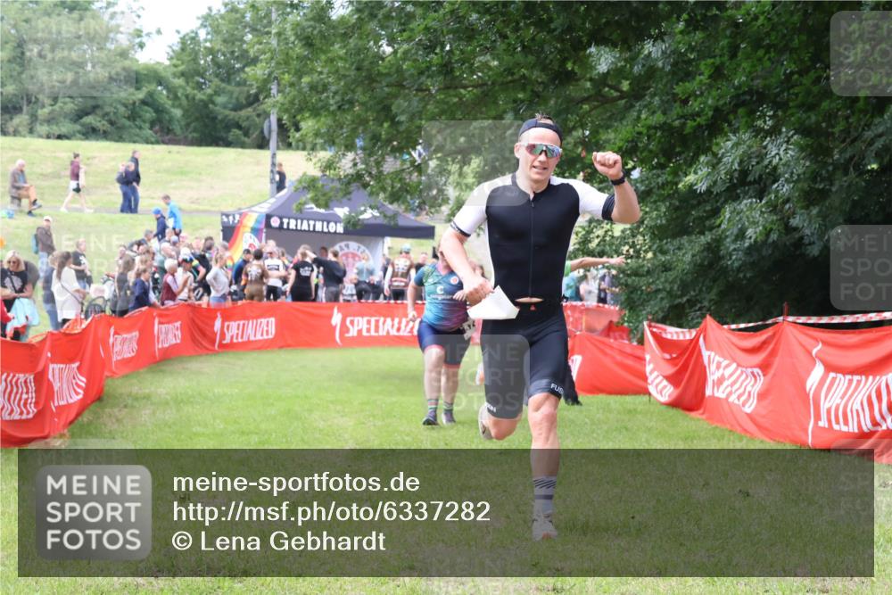 16.06.2024 - 26. Vierlanden-Triathlon Lena Gebhardt http://msf.ph/oto/6337282 16.06.2024 13:11:47 Ziel 68, 574 meine-sportfotos.de