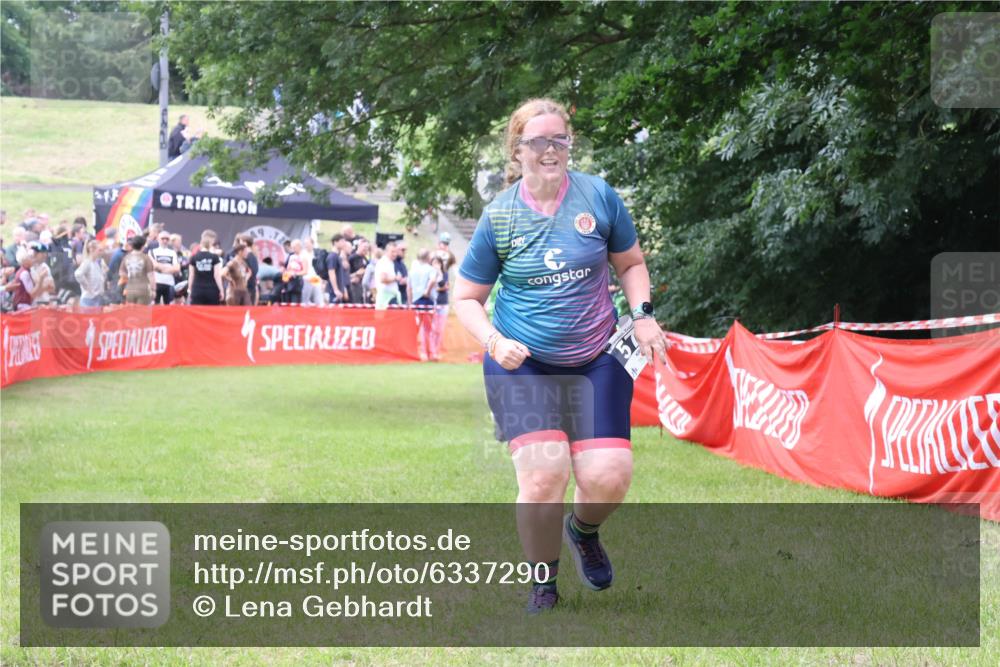 16.06.2024 - 26. Vierlanden-Triathlon Lena Gebhardt http://msf.ph/oto/6337290 16.06.2024 13:11:52 Ziel 68, 574 meine-sportfotos.de