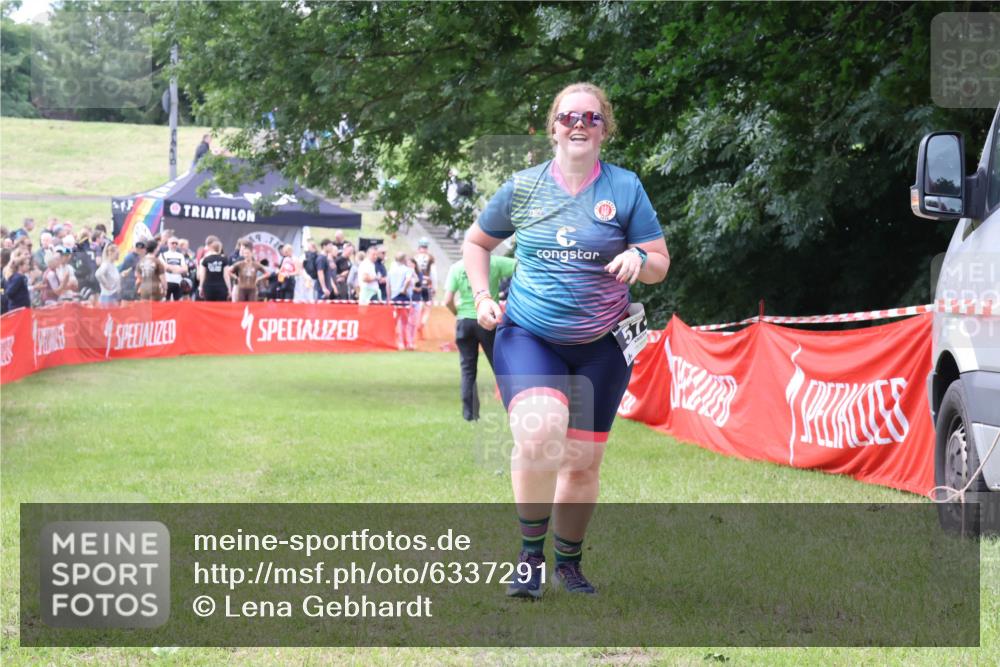 16.06.2024 - 26. Vierlanden-Triathlon Lena Gebhardt http://msf.ph/oto/6337291 16.06.2024 13:11:53 Ziel 68, 105, 574 meine-sportfotos.de