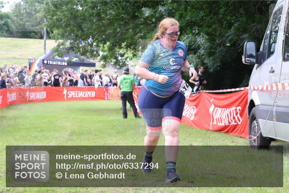 16.06.2024 - 26. Vierlanden-Triathlon Lena Gebhardt http://msf.ph/oto/6337294 16.06.2024 13:11:53 Ziel 68, 105, 574 meine-sportfotos.de