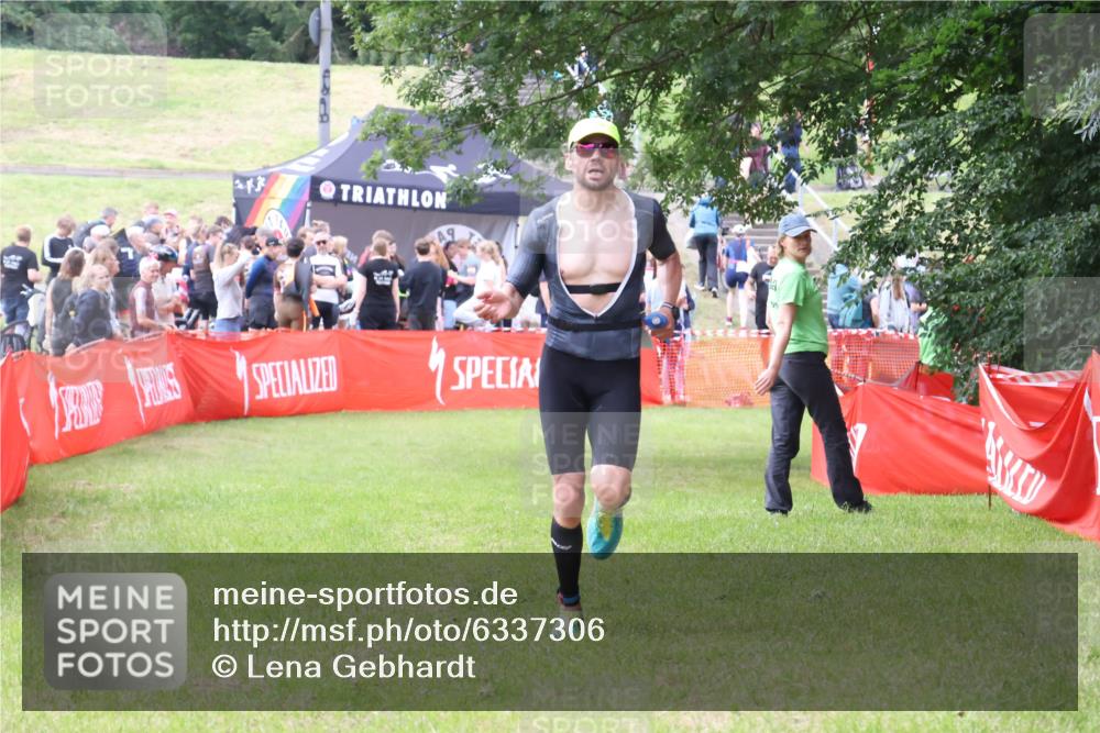 16.06.2024 - 26. Vierlanden-Triathlon Lena Gebhardt http://msf.ph/oto/6337306 16.06.2024 13:11:59 Ziel 105, 574 meine-sportfotos.de