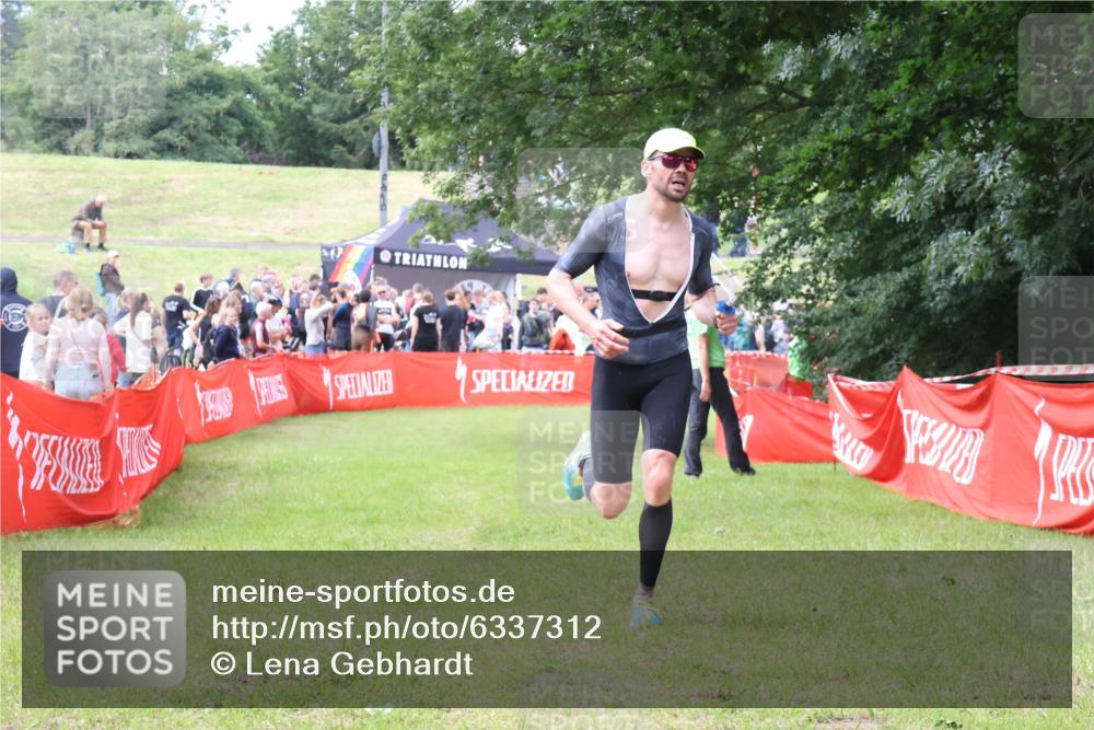 16.06.2024 - 26. Vierlanden-Triathlon Lena Gebhardt http://msf.ph/oto/6337312 16.06.2024 13:12:00 Ziel 105 meine-sportfotos.de
