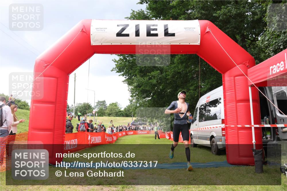 16.06.2024 - 26. Vierlanden-Triathlon Lena Gebhardt http://msf.ph/oto/6337317 16.06.2024 13:12:02 Ziel 105 meine-sportfotos.de