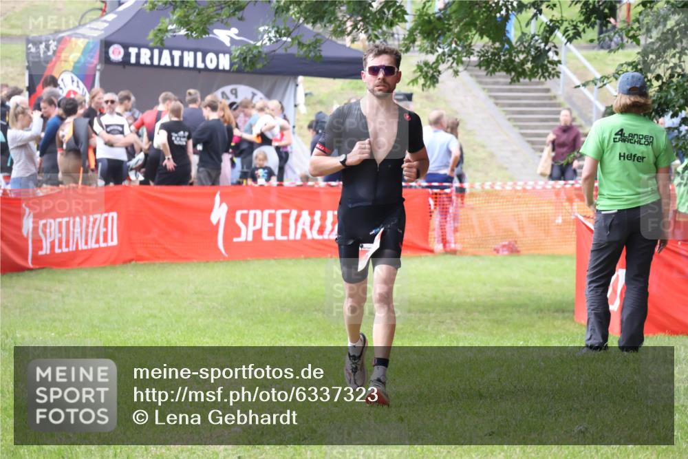16.06.2024 - 26. Vierlanden-Triathlon Lena Gebhardt http://msf.ph/oto/6337323 16.06.2024 13:12:11 Ziel 190 meine-sportfotos.de