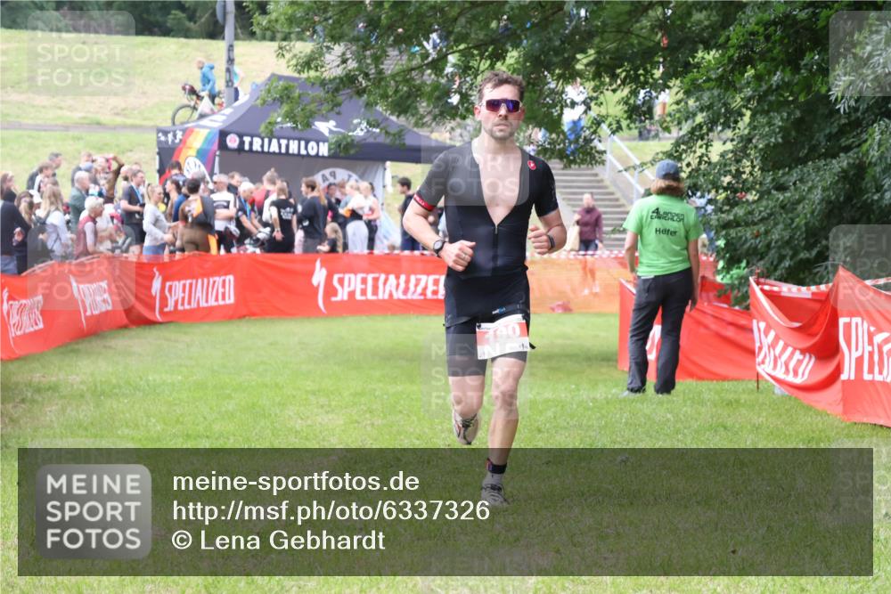 16.06.2024 - 26. Vierlanden-Triathlon Lena Gebhardt http://msf.ph/oto/6337326 16.06.2024 13:12:13 Ziel 190 meine-sportfotos.de