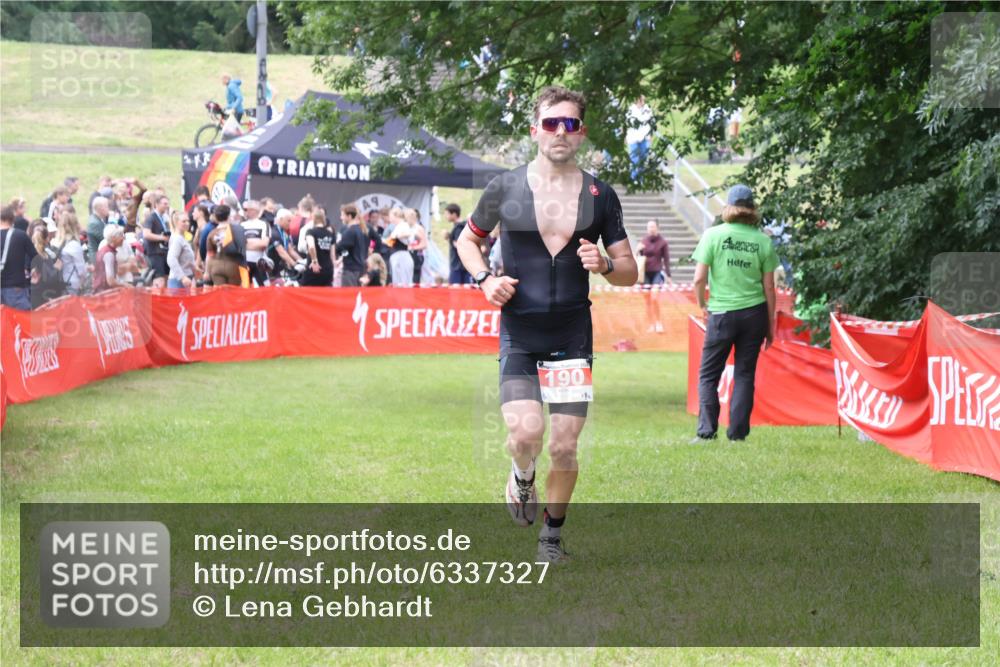 16.06.2024 - 26. Vierlanden-Triathlon Lena Gebhardt http://msf.ph/oto/6337327 16.06.2024 13:12:13 Ziel 190 meine-sportfotos.de