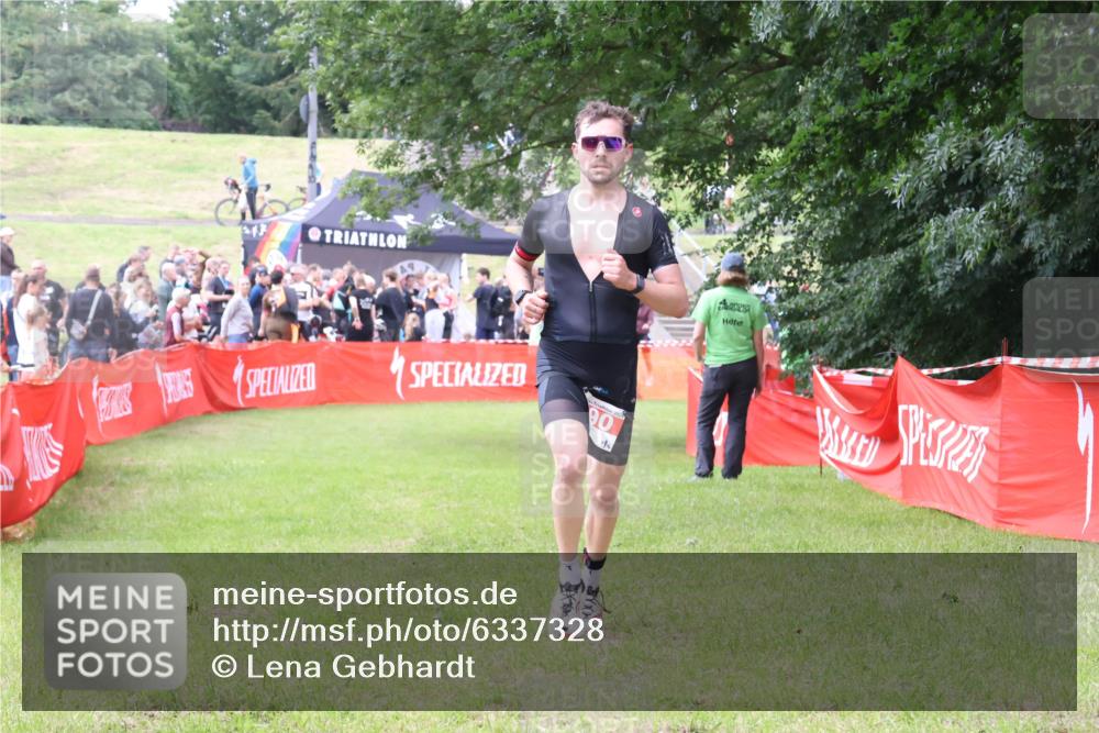 16.06.2024 - 26. Vierlanden-Triathlon Lena Gebhardt http://msf.ph/oto/6337328 16.06.2024 13:12:14 Ziel 190 meine-sportfotos.de