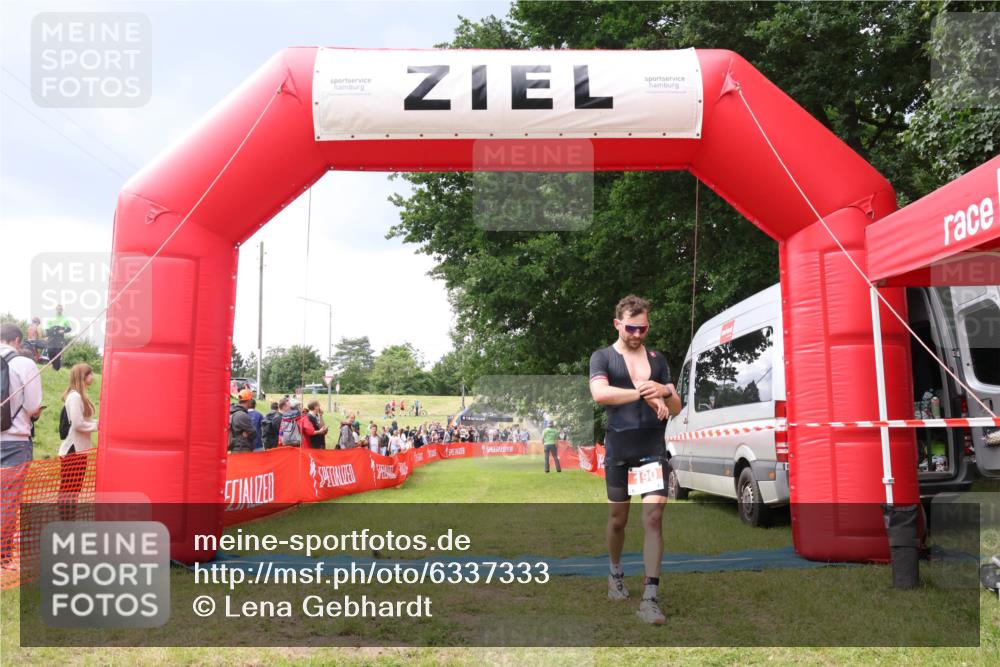 16.06.2024 - 26. Vierlanden-Triathlon Lena Gebhardt http://msf.ph/oto/6337333 16.06.2024 13:12:17 Ziel 190 meine-sportfotos.de