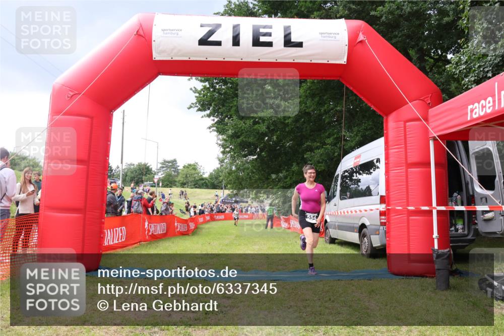 16.06.2024 - 26. Vierlanden-Triathlon Lena Gebhardt http://msf.ph/oto/6337345 16.06.2024 13:12:54 Ziel 554 meine-sportfotos.de