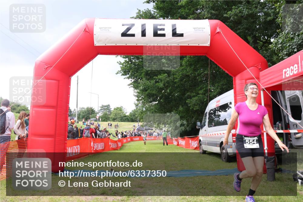 16.06.2024 - 26. Vierlanden-Triathlon Lena Gebhardt http://msf.ph/oto/6337350 16.06.2024 13:12:55 Ziel 554 meine-sportfotos.de