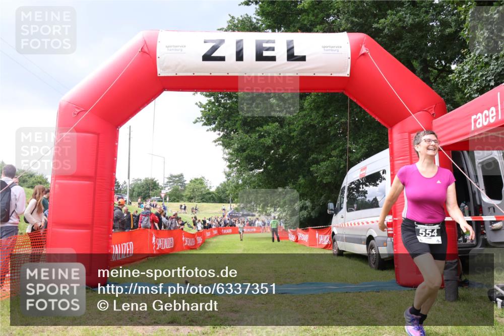 16.06.2024 - 26. Vierlanden-Triathlon Lena Gebhardt http://msf.ph/oto/6337351 16.06.2024 13:12:56 Ziel 554 meine-sportfotos.de