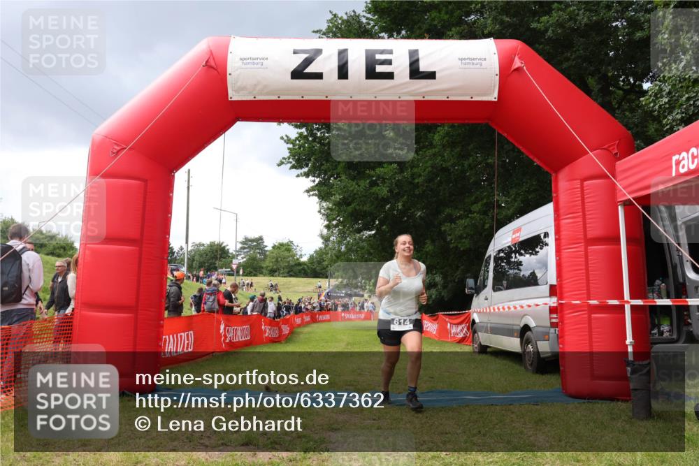 16.06.2024 - 26. Vierlanden-Triathlon Lena Gebhardt http://msf.ph/oto/6337362 16.06.2024 13:13:06 Ziel 614 meine-sportfotos.de
