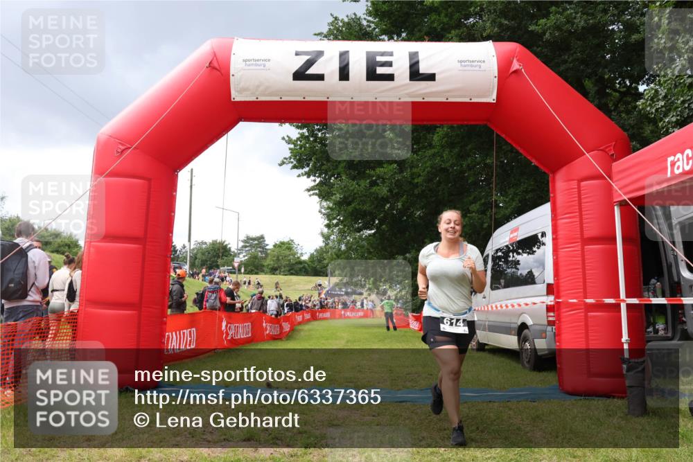 16.06.2024 - 26. Vierlanden-Triathlon Lena Gebhardt http://msf.ph/oto/6337365 16.06.2024 13:13:07 Ziel 614 meine-sportfotos.de