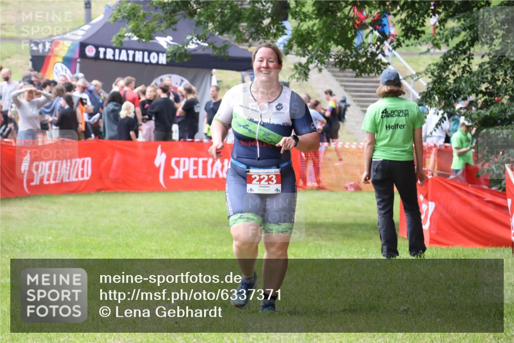 16.06.2024 - 26. Vierlanden-Triathlon Lena Gebhardt http://msf.ph/oto/6337371 16.06.2024 13:13:41 Ziel 223 meine-sportfotos.de