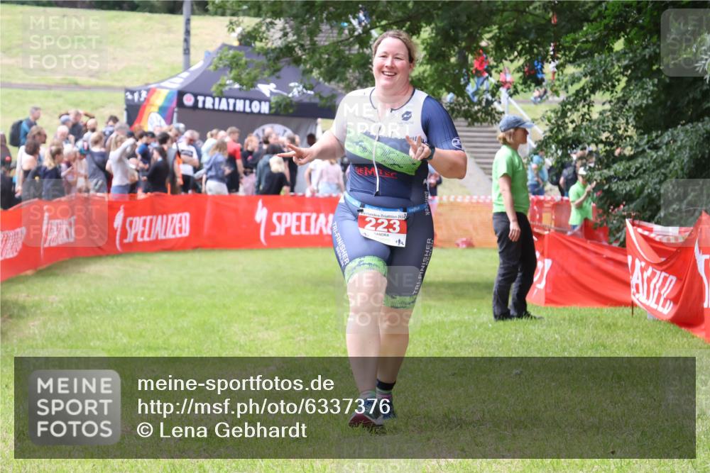 16.06.2024 - 26. Vierlanden-Triathlon Lena Gebhardt http://msf.ph/oto/6337376 16.06.2024 13:13:43 Ziel 223 meine-sportfotos.de
