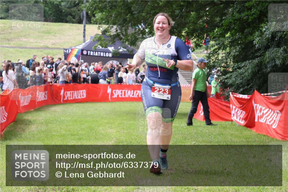 16.06.2024 - 26. Vierlanden-Triathlon Lena Gebhardt http://msf.ph/oto/6337379 16.06.2024 13:13:43 Ziel 223 meine-sportfotos.de