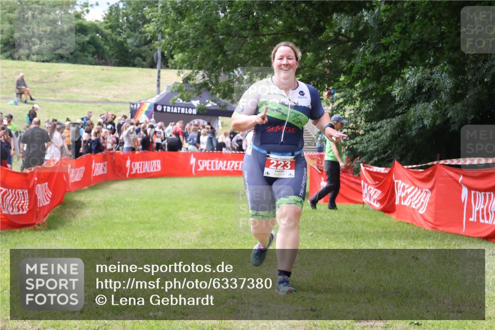 16.06.2024 - 26. Vierlanden-Triathlon Lena Gebhardt http://msf.ph/oto/6337380 16.06.2024 13:13:44 Ziel 223 meine-sportfotos.de