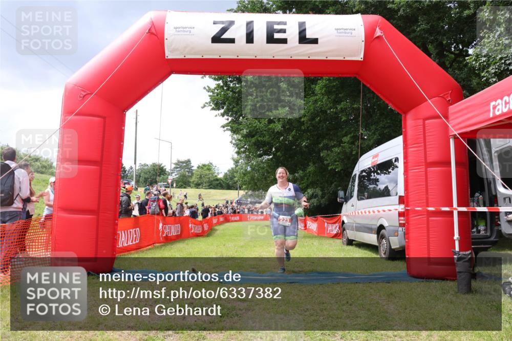 16.06.2024 - 26. Vierlanden-Triathlon Lena Gebhardt http://msf.ph/oto/6337382 16.06.2024 13:13:45 Ziel 223 meine-sportfotos.de