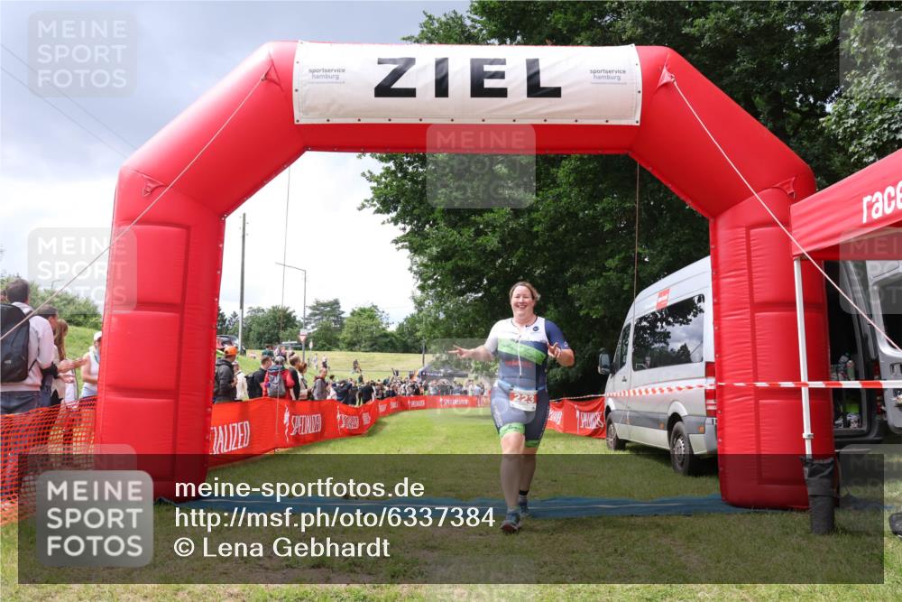 16.06.2024 - 26. Vierlanden-Triathlon Lena Gebhardt http://msf.ph/oto/6337384 16.06.2024 13:13:45 Ziel 223 meine-sportfotos.de