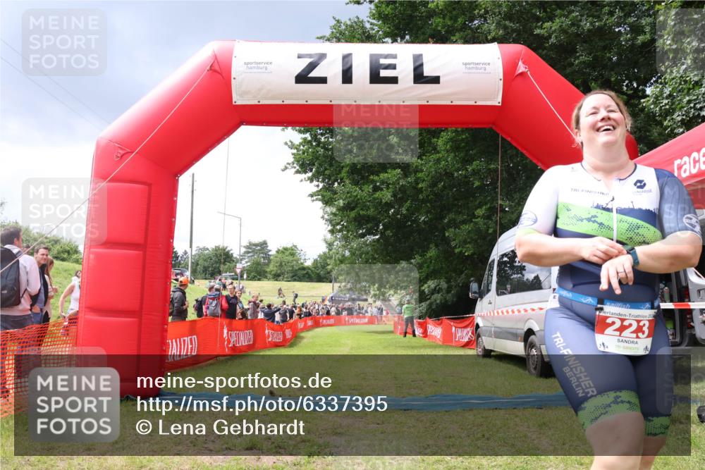 16.06.2024 - 26. Vierlanden-Triathlon Lena Gebhardt http://msf.ph/oto/6337395 16.06.2024 13:13:47 Ziel 223 meine-sportfotos.de