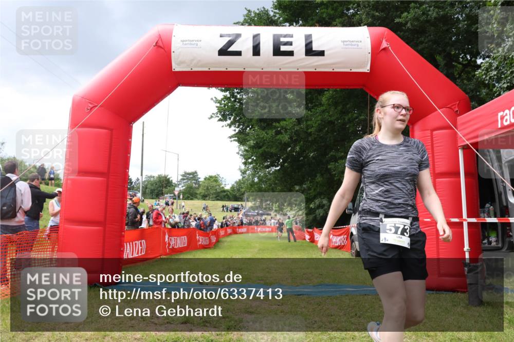 16.06.2024 - 26. Vierlanden-Triathlon Lena Gebhardt http://msf.ph/oto/6337413 16.06.2024 13:14:29 Ziel 573 meine-sportfotos.de