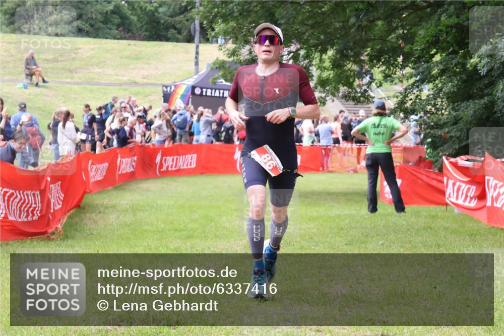 16.06.2024 - 26. Vierlanden-Triathlon Lena Gebhardt http://msf.ph/oto/6337416 16.06.2024 13:15:03 Ziel 86 meine-sportfotos.de