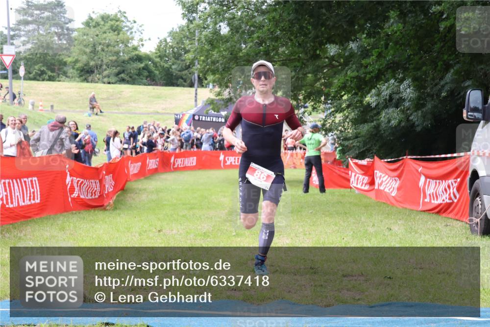 16.06.2024 - 26. Vierlanden-Triathlon Lena Gebhardt http://msf.ph/oto/6337418 16.06.2024 13:15:04 Ziel 86 meine-sportfotos.de