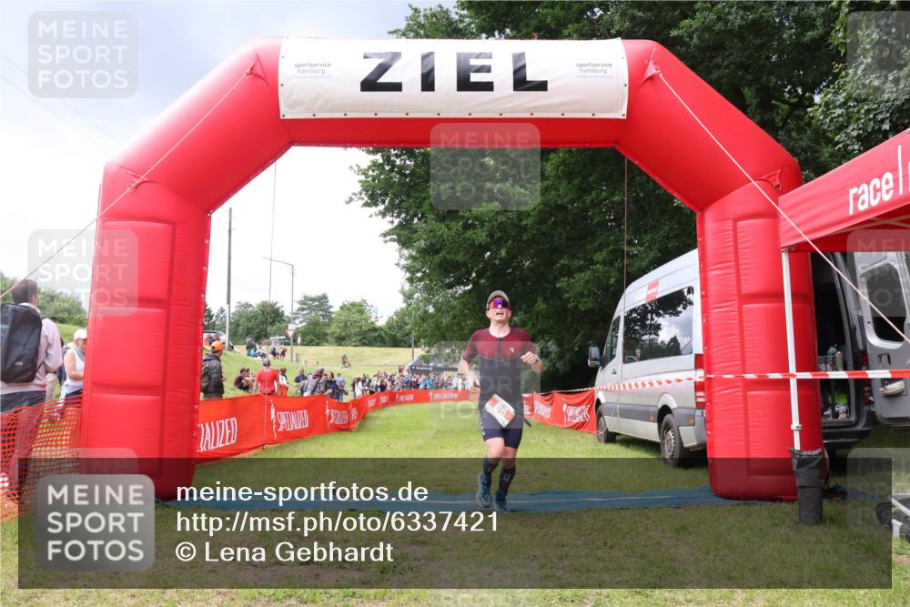 16.06.2024 - 26. Vierlanden-Triathlon Lena Gebhardt http://msf.ph/oto/6337421 16.06.2024 13:15:04 Ziel 86 meine-sportfotos.de